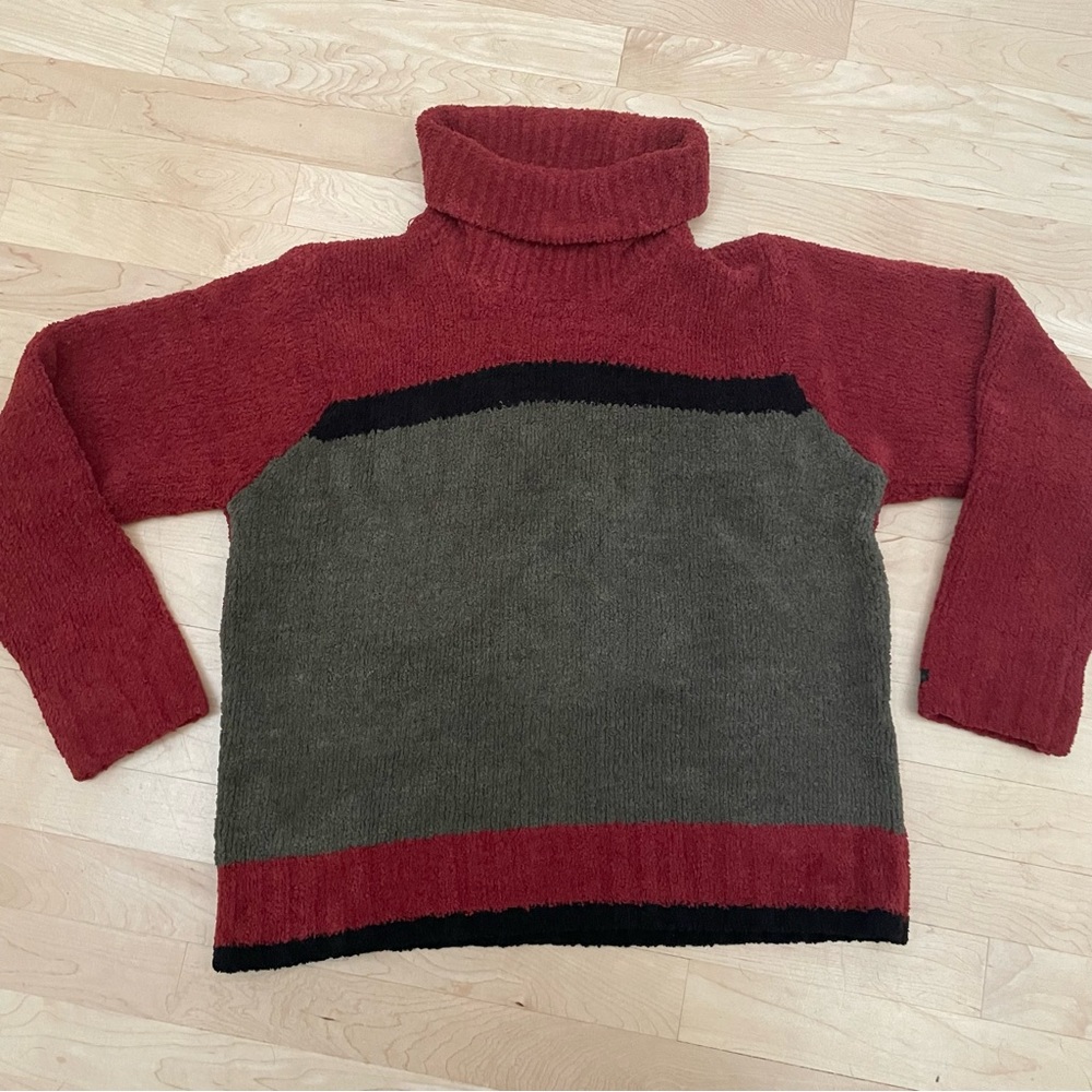 Columbia Women’s Turtleneck Sweater Medium